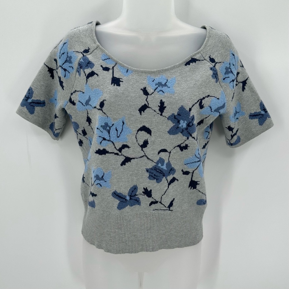 Elie. Sweater M Gray Blue Floral Knit Fitted Cottagecore preppy Elie Tahari